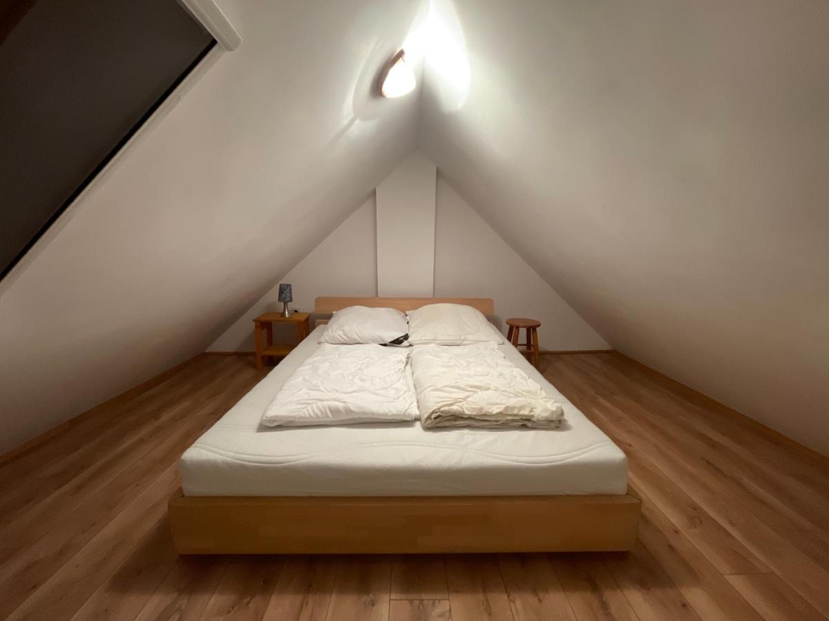 Hospoda-Ferienhaus Am Olba-See Malschwitz Esterno foto